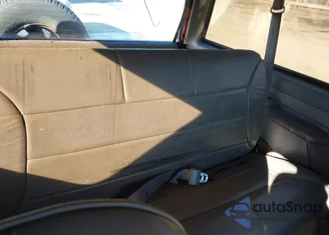 1996 Ford Bronco U100 z USA, uszkodzony, nr VIN 1FMEU15H4TLB02205